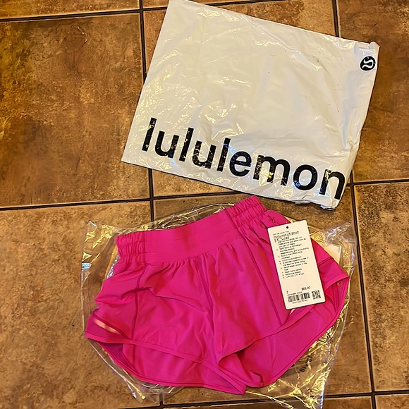 lululemon athletica Pants - Lululemon Hotty Hot LR short 2.5” lined, size 2 sonic pink, new with tags